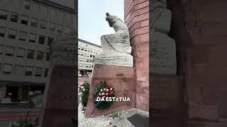 MEMORIAL ÀS VÍTIMAS DE AUSCHWITZ EM FRANKFURT