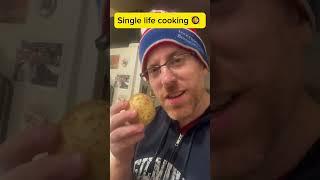 SINGLE LIFE COOKING  MAN MAKES DINNER