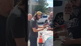 keanu reeves signing autographs #celebrity #dogstar #autographs #hollywood #jeremyscherle