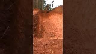 Escavadeira hidráulica CAT...servico de caixa seca...
