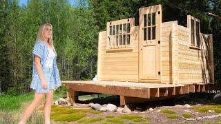 Women Build Off Grid Log Cabin in the Canadian Wilderness (Part 1)