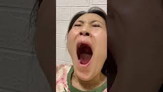 该睡觉了，家人们，晚安哈欠 许暖暖打哈欠 晚安好梦明天又是新的一天