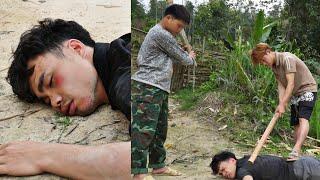Making a table for the orphan girl, Chung was attacked by enemies on the way back