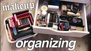 ORGANIZING MY MAKEUP DRAWERS & VANITY