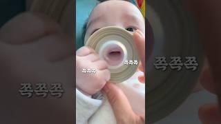 배고픈데 우유가 안나오네??!! 공갈젖꼭지 쪽쪽 #아기 #존귀탱 #공갈젖꼭지 #육아일기 #육아일상 #5개월아기 #두두일상 #cutebaby