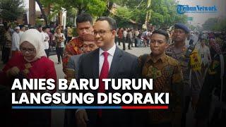 Baru Turun dari Bus, Anies Baswedan Malah Disoraki Warga saat Hadiri Pernikahan Kahiyang