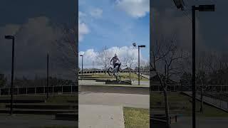 Tailwhip on bmx #shorts #tricks #skatepark #viralshorts