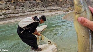 The exciting fishing adventure in the Khesran River in the winter cold!