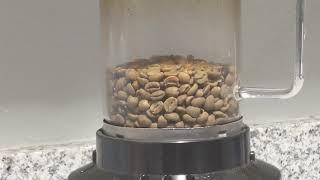 FreshRoast SR800 - Roasting Colombian coffee at home