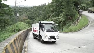 Performa Isuzu Elf NMR 71 HD 5.8 di Tanjakan Panorama Sitinjau Lauik Padang