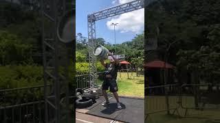 o que é mais fácil jogar esses barris de chopp ou beber #fitness #world #strongman #fisiculturismo