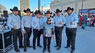 Desde chihuahua los saludamos. Con musica baile y alegria.