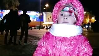 Настя на игровой площадке Видео для детей