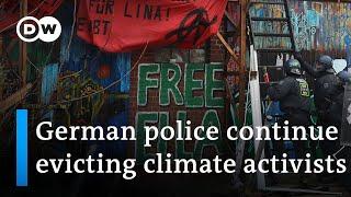 Police in Lützerath, Germany press ahead with removing climate protesters | DW News