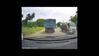 BQC 6346 Lorry  ignore the red light traffic. Inconsiderate drivers