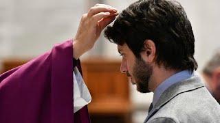 Angelo De Donatis preside la misa del Miércoles de Ceniza en ausencia del papa Francisco