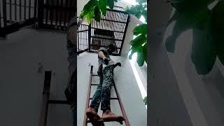 Cement ke Chithe saaf karte hue Painter |#reels #painting #trending