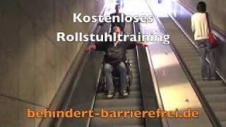 Rollstuhltraining auf der Rolltreppe electric wheelchair escalator