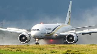 100 AIRPLANE LANDINGS & TAKEOFF`s - Boeing 777. B747 on a WET RUNWAY ️