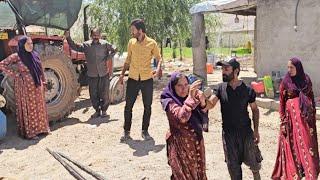 Emotional support: The role of Ali and Issa in Asghar's life