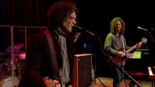 Doyle Bramhall II - Mama Can't Help You (eTown webisode #1135)