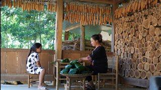 Harvesting ripe banana bunches, indispensable colored sticky rice dish