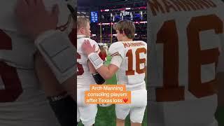 Arch Manning with his teammates ️