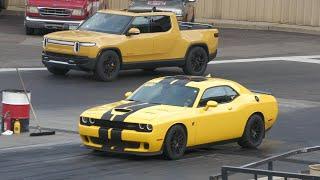 Hellcat vs all-electric pickup truck Rivian - drag racing