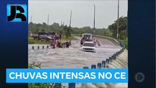 Municípios do Ceará registram chuvas intensas, e água invade casas em Fortaleza