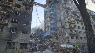 Зеленский: это "чистый терроризм". Россия атаковала Киев дронами и ракетами