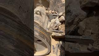 How it Works wondered how giant rocks are turned into the gravel? #mm247