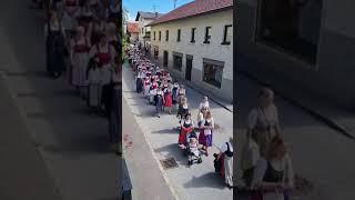 Festzug zur Bezirksmaiandacht der Goldhauben Bezirk Schärding