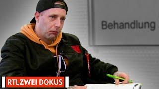 Karriere geplatzt?  Schock-Diagnose für Chris! 🩺 | Armes Deutschland | RTLZWEI Dokus #79