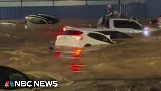 At least 2 dead, hundreds rescued after severe flash flooding in New Mexico