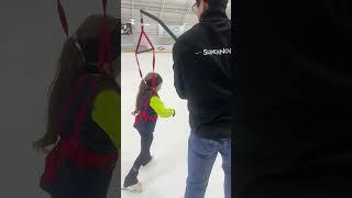 На удочке с #евгенийтараненко #сестрыкозловские #figureskating #фигурноекатание #лонжа #удочка