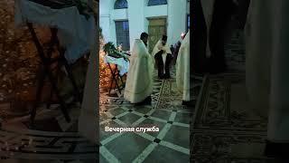 Вечернее богослужение в Успенском соборе Екатеринбурга