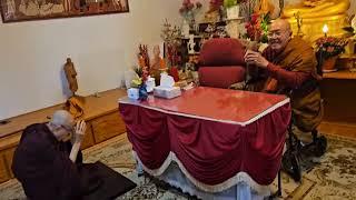 Hòa thượng Kim Triệu 96 tuổi đảnh lễ vị Hòa thượng 101 tuổi