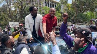 Ruto PANICS as Morara Kebaso is Celebrated like a hero at Milimani courts