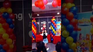 Bida ang saya..#jollibee #salamin #pantropiko