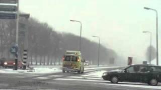 Ambulance 38 met spoed in de sneeuw