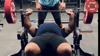 An 800 lbs Bencher Abuses 500 lbs