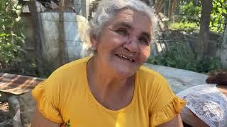 Estoy con la mamá de dilber doña chela entregándole una ayuda gracias a José Ramos