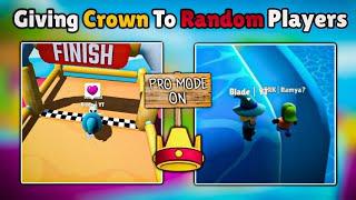 Giving Crown To The Random Players In Stumble Guys | Giving Crown To The Random People |Stumble Guys