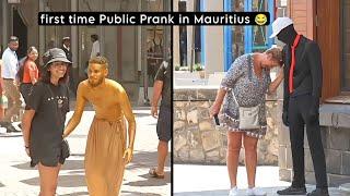 Public Prank" First time Seeing this in Mauritius .  