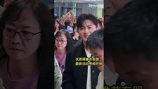 苏有朋出席某商场活动，近距离感受有朋哥暖男的魅力！#苏有朋 #娱乐圈 #暖男先生