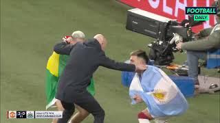 Eric ten hag dancing with Antony and Lisandro Martinez  Manchester United vs New Castle United