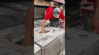 新疆街头烤包子，2块5一个，一天能卖一万个 #路边摊美味