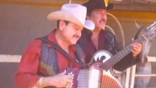 Tomando licores - los hermanos Morales.wmv