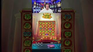 Топ занос от стримера #jackpotmaster #maxwin #slot #casino #bigwin #удача #заносынедели #выигрыши