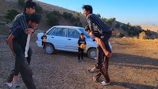 "Construction with creative hands: putting beams and pallets on the roof by Abu and Ali"